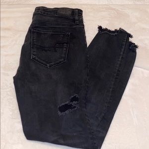 Cropped Ripped Black American Eagle jeans